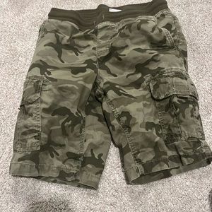 These are some cargo shorts, they are a Large 14/16